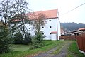 Čeština: Dům ve vesnici Srbice, Plzeňský kraj English: A building in the village of Srbice, Plzeň Region, CZ This file was created as a part of the photographic program of Wikimedia Czech Republic. Project: Fotíme Česko The program supports Wikimedia Commons photographers in the Czech Republic.