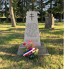 Stele til Marcel Julien og René Vittoz (Camp Didier) i Faramans (Ain, Frankrike) - nærbilde.jpg