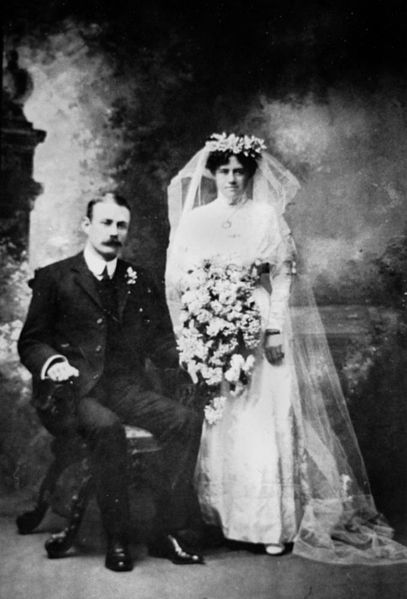 File:StateLibQld 1 181479 Charles Bertram (Bert) Plumb and his bride Amelia Maud Burns, 1908.jpg