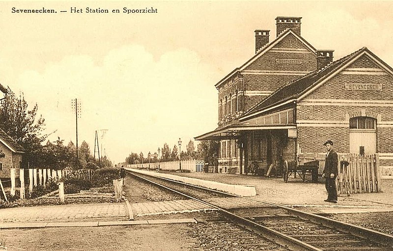 File:Station Zeveneken 1.jpg