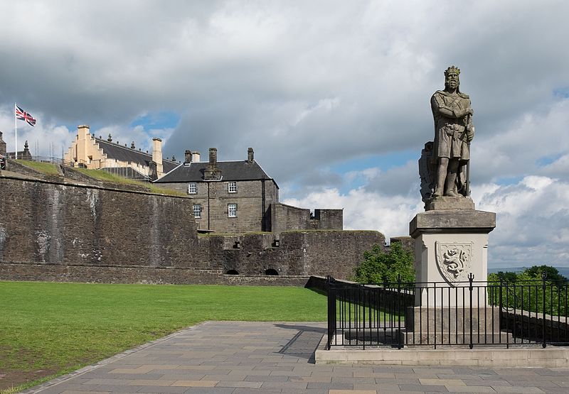 File:Statue of Robert the Bruce, Stirling Castle.jpg