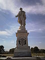 ブカレスト大学の向かい側にあるイオン・ヘリアーデ＝ラドゥレスク像