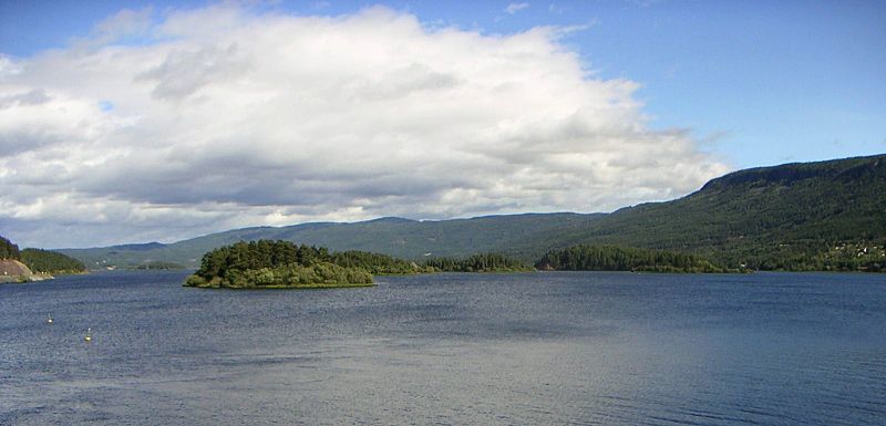 File:Steinsfjorden, Ringerike.jpg