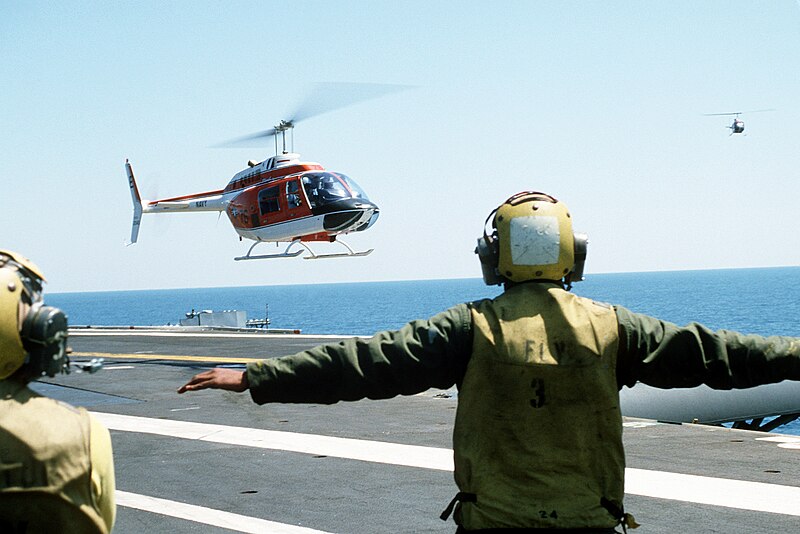 File:TH-57A of HT-8 landing on USS Lexington (AVT-16) 1985.JPEG