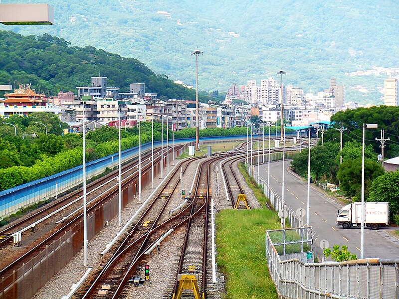 File:Taipei MRT Beitou Depot Branch Line.jpg