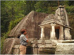 थल के समीप स्थित एक हथिया देवाल मंदिर।