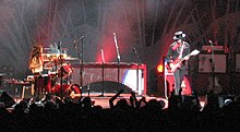 The White Stripes performing in 2005 The White Stripes (cropped).jpg