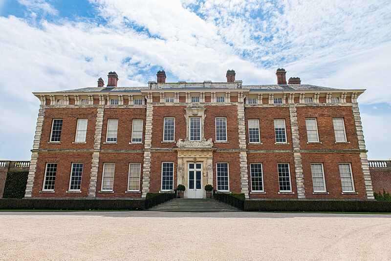 File:The front facade of Beningbrough Hall.jpg