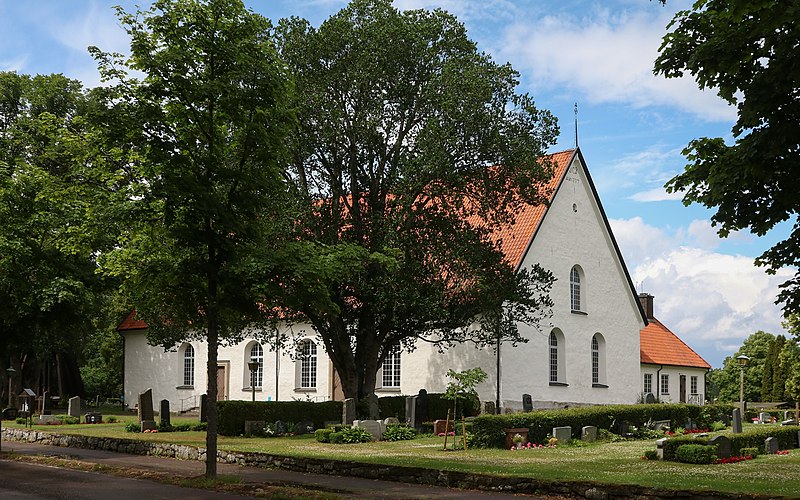 File:Torsås kyrka Exteriör 02.jpg