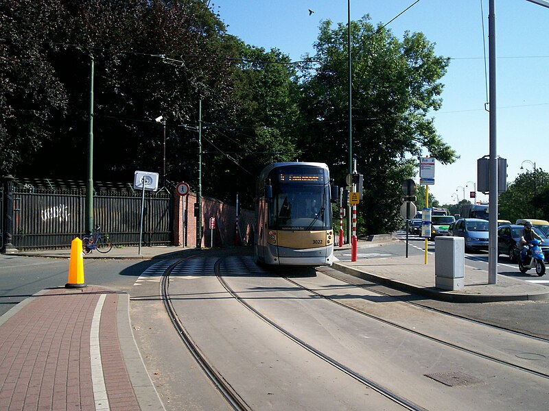 File:TramBrussels ligne4 VanPraet.JPG