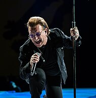Bono performing in Amsterdam in July 2017 U2 in Tokyo (49182846331).jpg