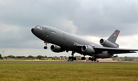 Tập_tin:USAF_KC-10_Extender_takeoff_at_RAF_Mildenhall.jpg