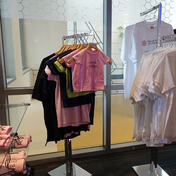 File:USPTO Museum shop - various sizes of T-shirts - National Inventors Hall of Fame and Museum - USPTO, Alexandria, Virginia, 2014-09-24.jpg