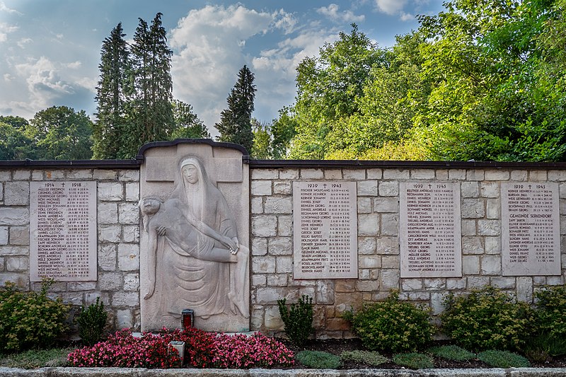 File:Uetzing Kriegerdenkmal-20200809-RM-170355.jpg