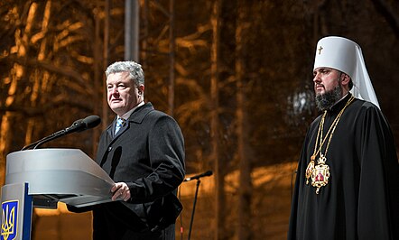 Metropolitan Epiphanius and Ukrainian President Poroshenko, right after the unification council