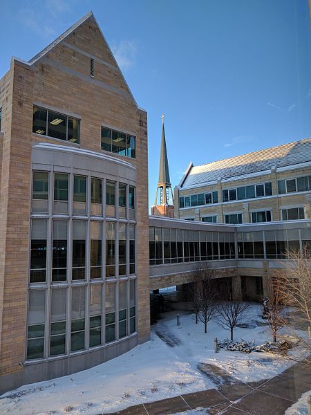 File:University of St. Thomas (Minnesota) 01.jpg