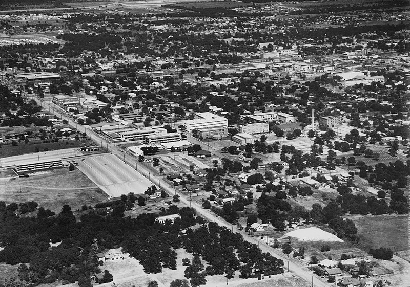 File:University of Texas at Arlington campus and surrounding area (10000749).jpg