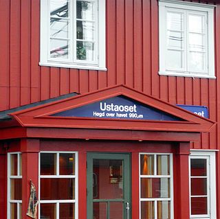 <span class="mw-page-title-main">Ustaoset Station</span> Railway station in Ustaoset, Hol, Norway