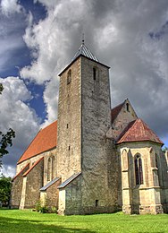 Valjala kirik, 2007.jpg