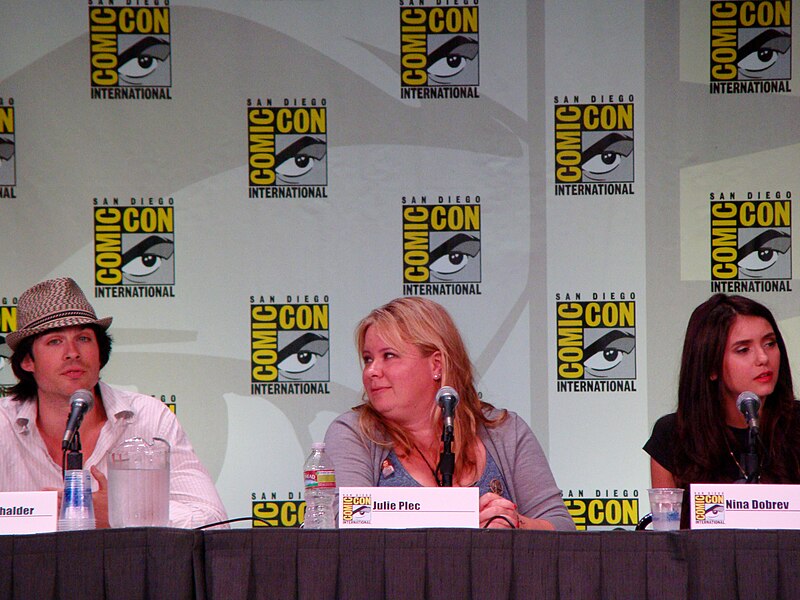 File:Vampire Diaries Panel at the 2011 Comic-Con International (5985291423).jpg