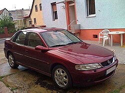 Opel Vectra B con carrocería liftback