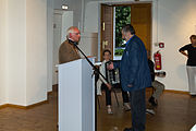 English: Vernissage to the 80th birthday of the painter Guido Zingerl in the Museum Gallery in Fürstenfeldbruck. The laudation for Guido Zingerl from the mayor of Fürstenfeldbruck, Sepp Kellerer. Deutsch: Vernissage anlässlich des 80ten Geburtstages des Malers von Guido Zingerl in der Museums Galerie in Fürstenfeldbruck. Die Ehrung von Guido Zingerl durch den Oberbürgermeister von Fürstenfeldbruck, Sepp Kellerer.