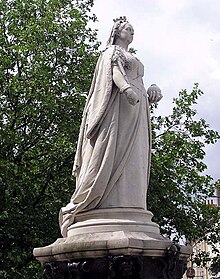 Victoria statue.jpg