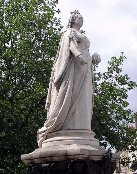 Queen Victoria Statue