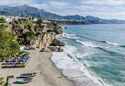 Vista de Balcón de Europa em Nerja, província de Málaga, Espanha. (definição 4 381 × 3 025)