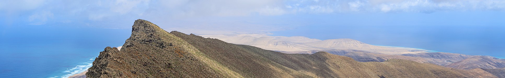 View from the Pico de la Zarza to the Istmo de la Pared