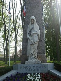 The war memorial at Villers-Bretonneux Villers-Bretonneux 1.JPG