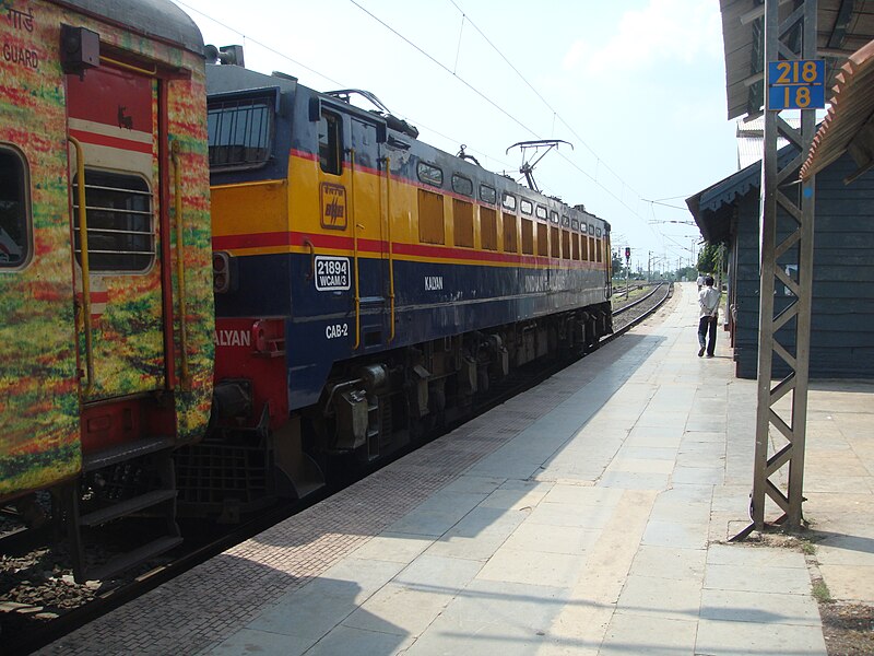 File:WCAM 3 with 12294 Duronto Express.JPG