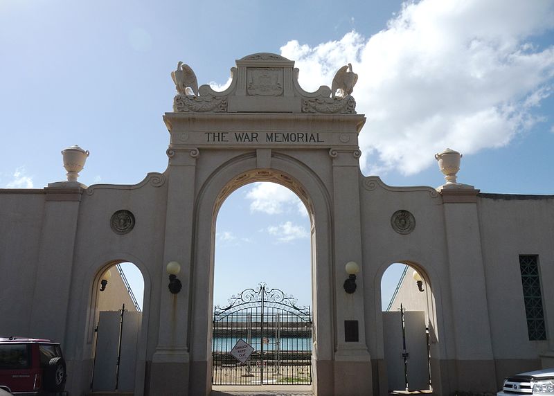 File:Waikiki Natatorium gates.jpg