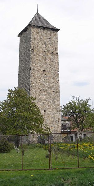 File:Wasserturm chrasice.jpg