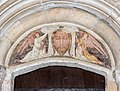 English: Typanum with the Veil of Veronica on top of the west portal Deutsch: Tympanon mit dem Schweißtuch der Veronika über dem West-Portal