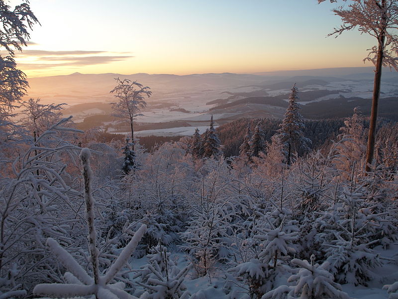 File:Widok z Trójgarbu.JPG