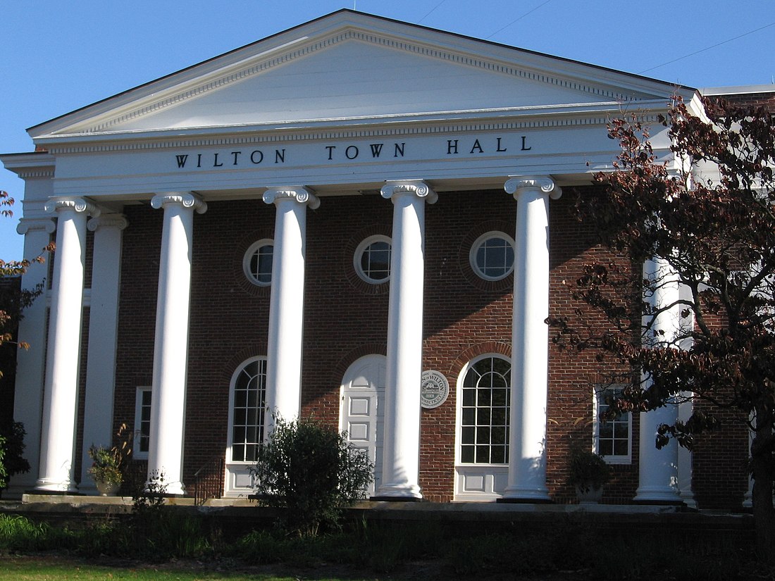 File:WiltonCTTownHallFront11112007.JPG