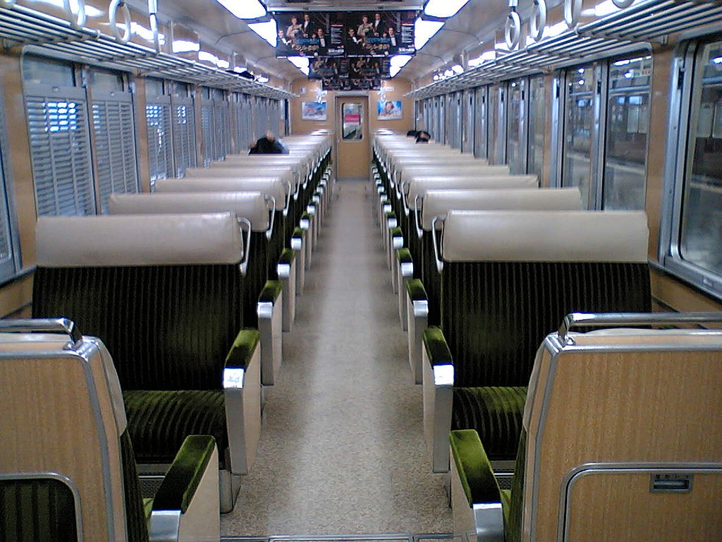 File:阪急6300系電車車内.jpg - Wikimedia Commons