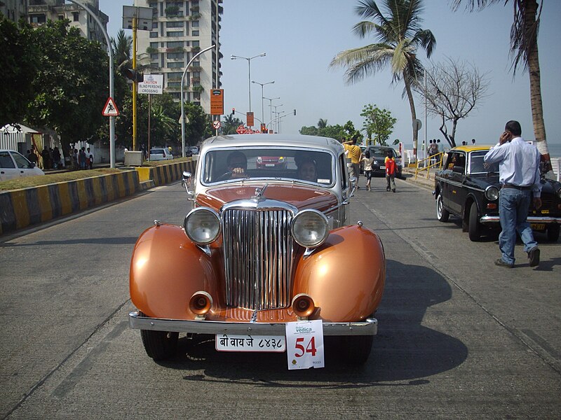 File:'Vintage Car' at 'Mumbai Vintage car rally-2010'.jpg