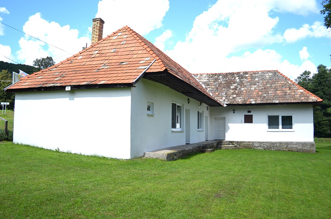 File:Šuľa - Obecný úrad -2.jpg