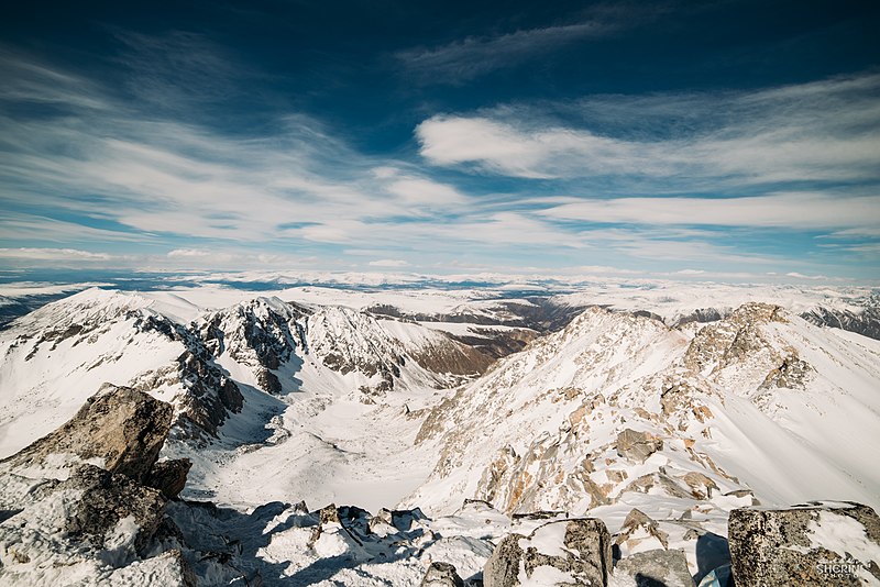File:Вид с Мунку-Сардык на Окинское плато.jpg