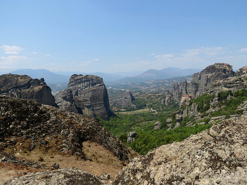 File:Метеоры. Вид на Фессалийскую долину. - panoramio.jpg