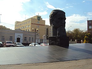 Памятник И.В.Курчатову 04.JPG
