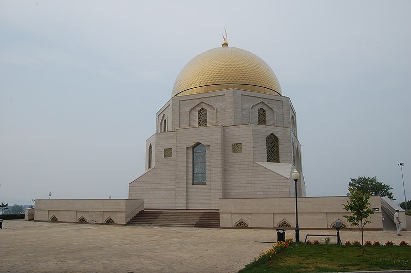 File:Памятный знак в честь принятия ислама Волжскими Болгарами в 922 году.jpg