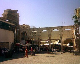 بقايا معبد جوبيتر في دمشق مقابل المدخل الرئيسي للجامع الأموي