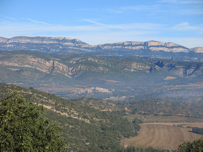 File:011 Baldomar, la serra Grossa i el Montsec de Rúbies des de Montsonís.JPG