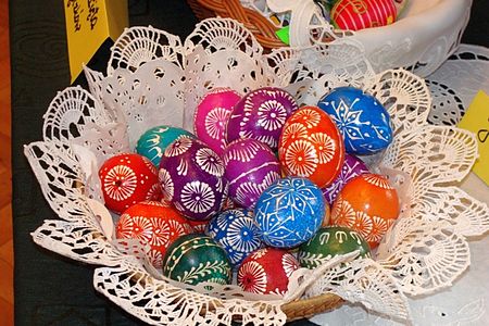 Tập_tin:04_Easter_eggs_at_a_Cultural_Miner's_House_in_Sanok.JPG