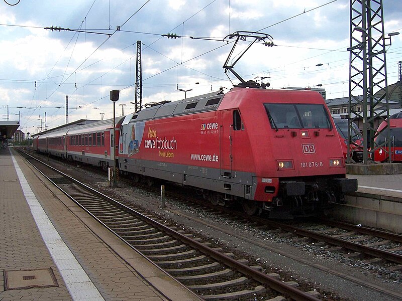 File:101 076-8 mit Allersberg-Express.jpg