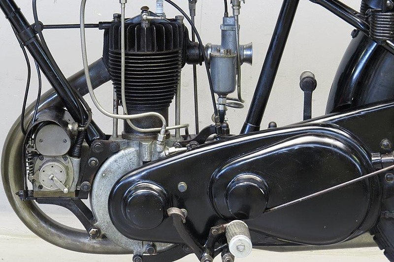 File:1926 AJS Model G5 350cc-side valve engine left side.jpg