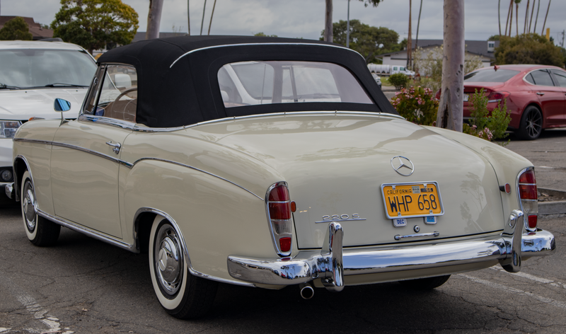 File:1959 Mercedes 220S Rear left.png